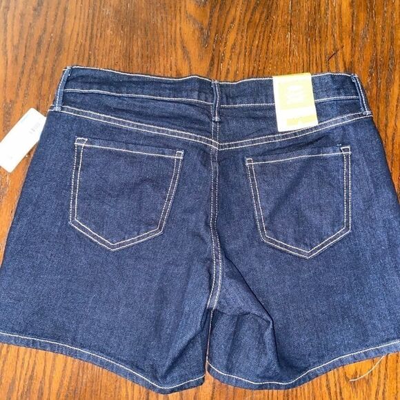 Woman’s NWT old navy denim shorts - Picture 4 of 4